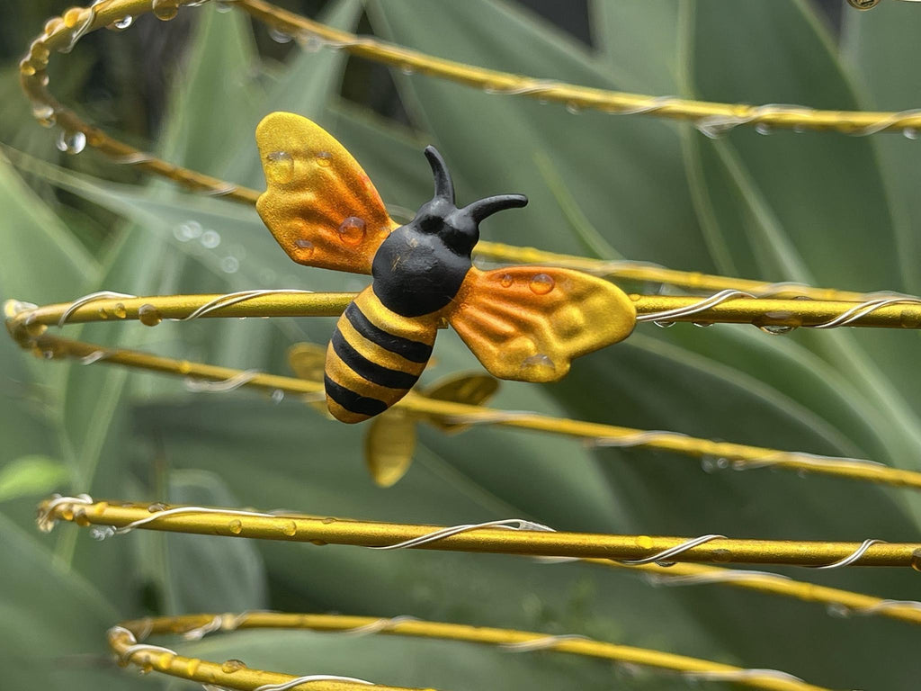 SOLAR BEEHIVE GARDEN STAKE